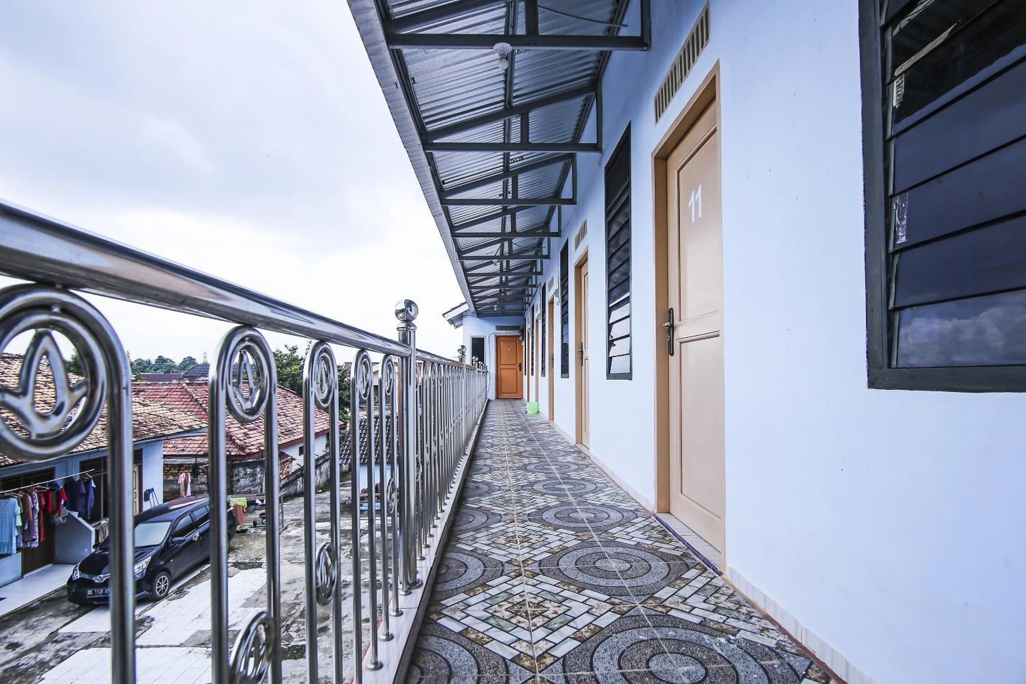 Spot On 90433 Serasi Kost 2* Palembang