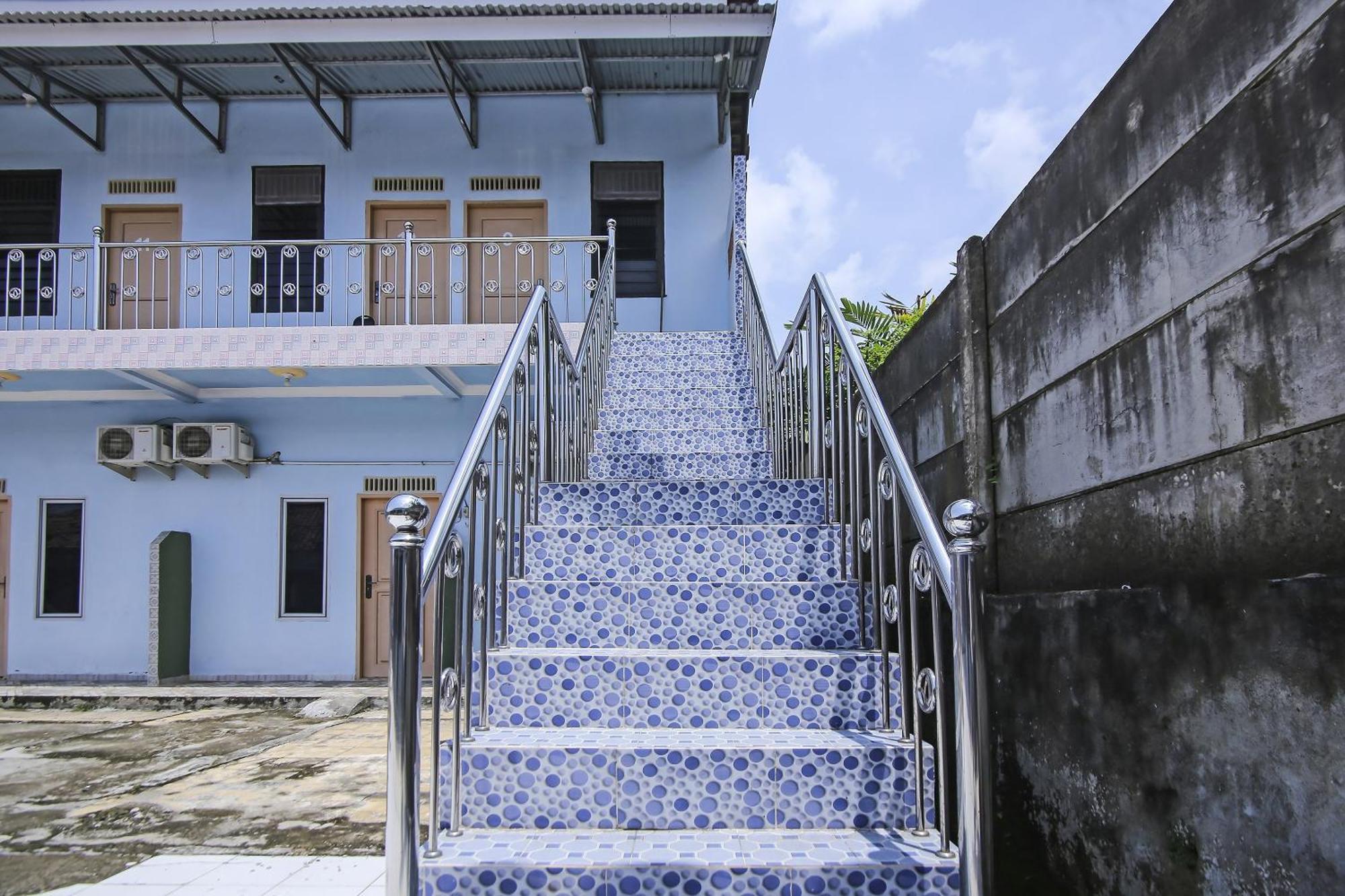 Spot On 90433 Serasi Kost Hotel Palembang